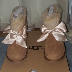 Ugg gita bow mini boots